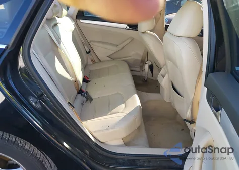 2012 Volkswagen Passat 2.5L Se z USA, uszkodzony, nr VIN 1VWBP7A33CC031099